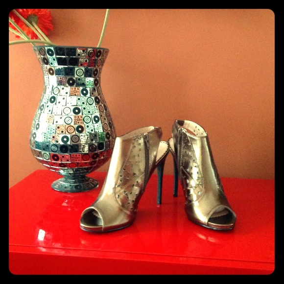 4" Bronze Metallic heels - Picture 1 of 4