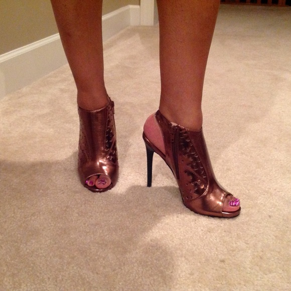 4" Bronze Metallic heels - Picture 2 of 4