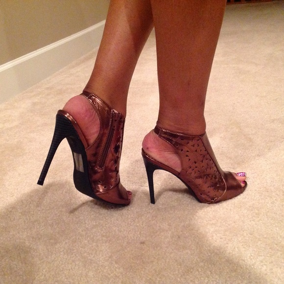 4" Bronze Metallic heels - Picture 3 of 4