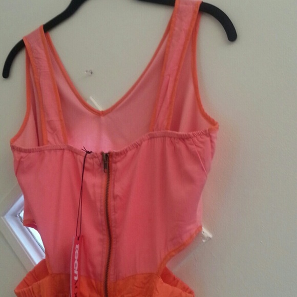 Color block. - Picture 3 of 4