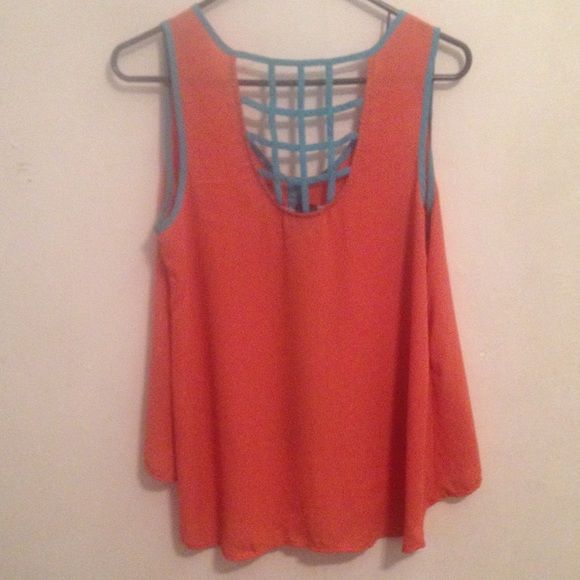 ✨Buttoned Up Tank ✨ - Picture 2 of 2