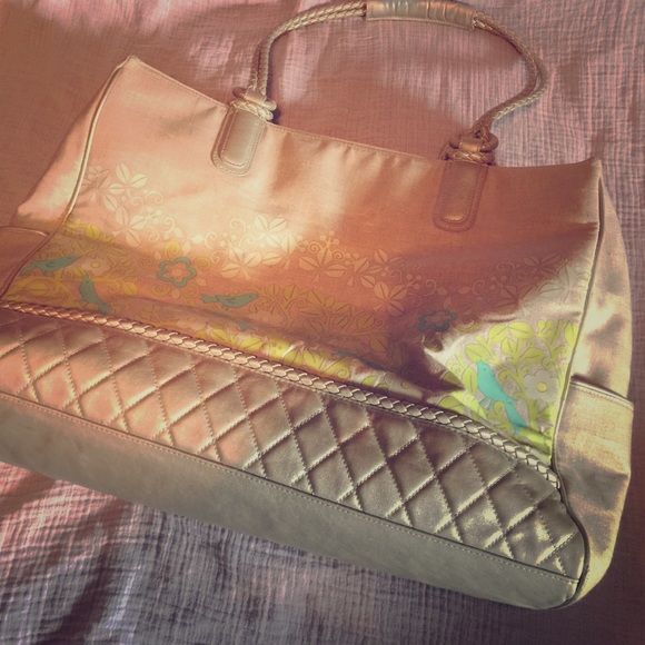 Vera Bradley tote-retired sittin in a tree