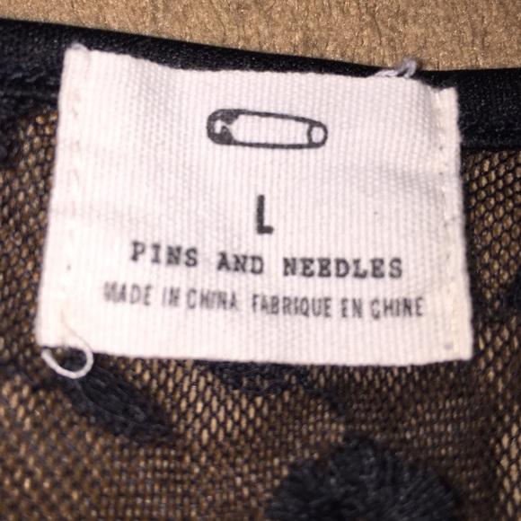 Urban Outfitters Lace Crop Top - Picture 2 of 3