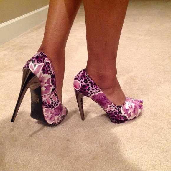 Beautiful peep toe heel - Picture 2 of 4