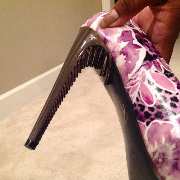 Beautiful peep toe heel - Picture 4 of 4