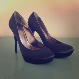 Charles David black satin pumps