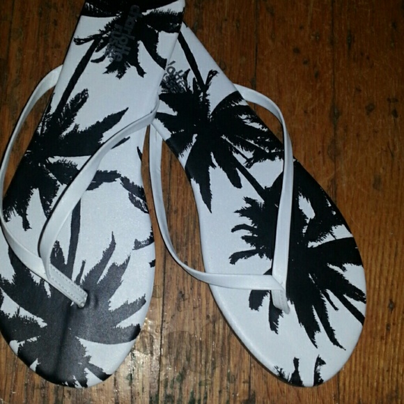 Sandals - Picture 1 of 2