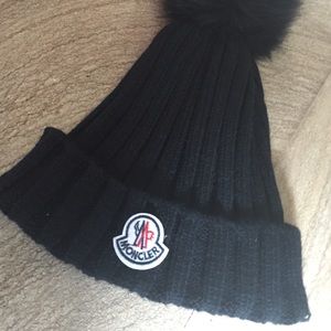 Moncler hat