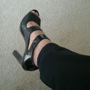 Michael Kors black pumps
