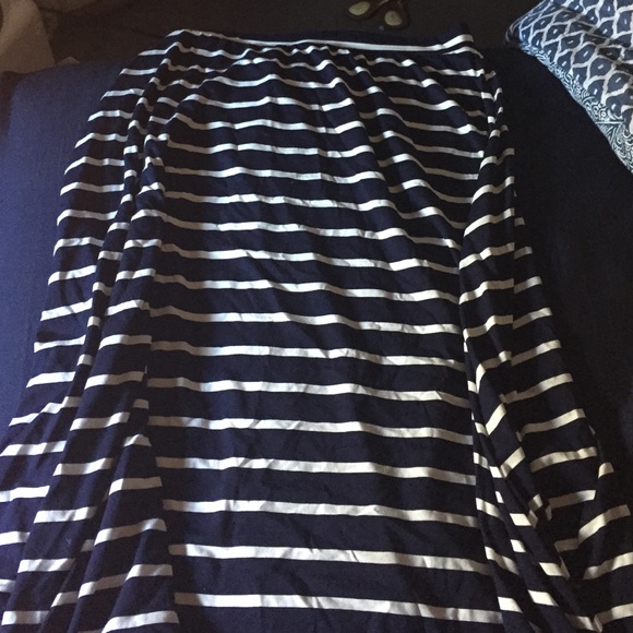 Super cute blue  and white long skirt!!