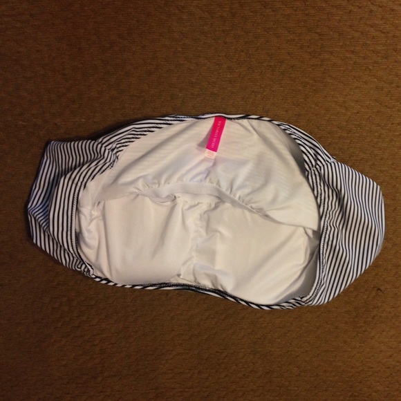 Victorias secret black white  midriff swim top - Picture 3 of 3