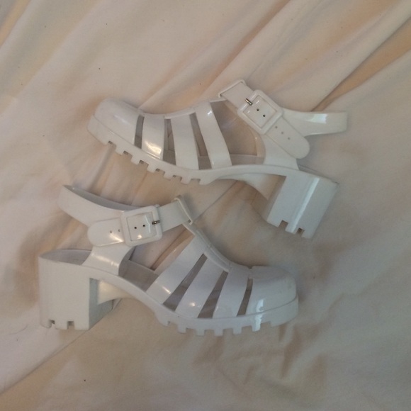 All white Jelly/JuJu Shoes with heel