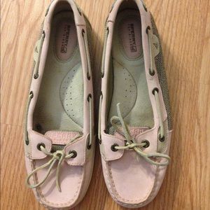Sperry To Siders shoes. Barely worn. Size 9.