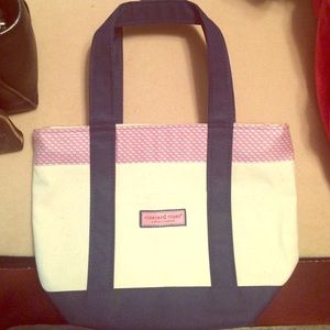 Vineyard Vines- handbag, never been used