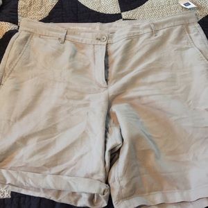 Gap boyfriend roll up khaki shorts grey