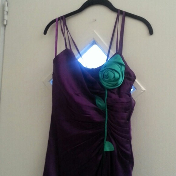 Elegant evening dress. - Picture 2 of 4