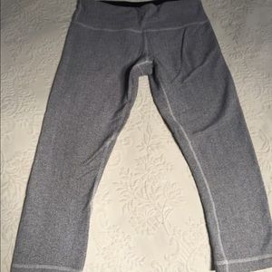 A nice pair of lulu lemon cropped plants