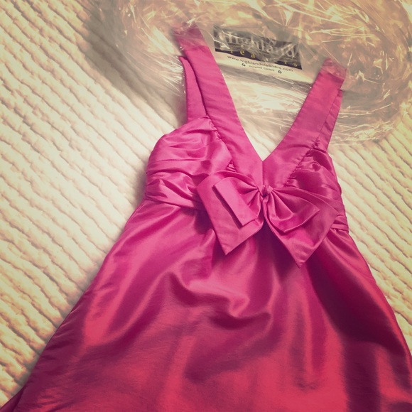 Such a great pink dress!!!!! Size 4