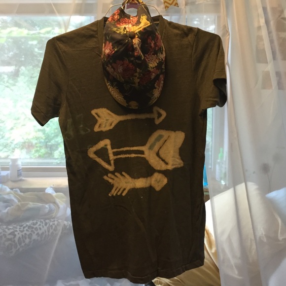 Olive green bleach art arrow tee
