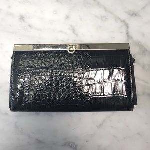 Black Wallet that can hold just about everything!