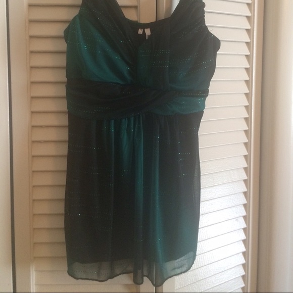 Black and green sheer top - Picture 2 of 2