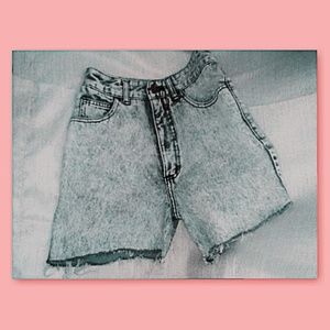 HIGH WAISTED GUESS CUT OFF SHORTS