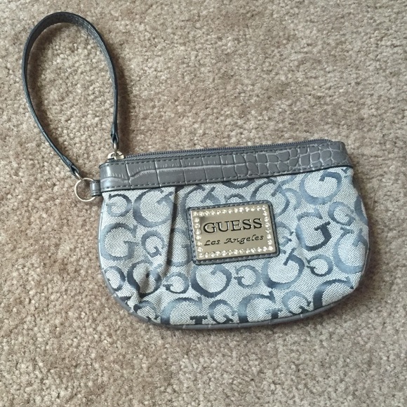 Guess hand clutch