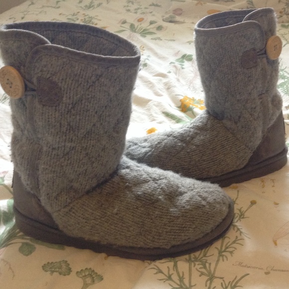 BOGO 1/2 OFF Adorable Gray Knit UGGs