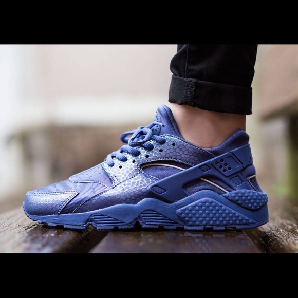 Nike Shoes - Almost new blue huarache nike