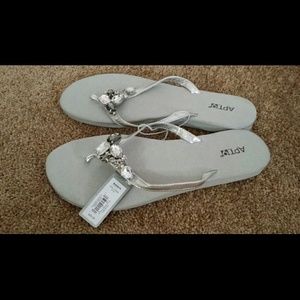 Apt flip flop brand new