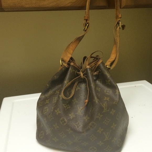 Louis Vuitton Monogram Petit Noe Bucket Hobo Bag