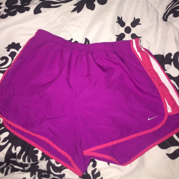 Nike running shorts size Large