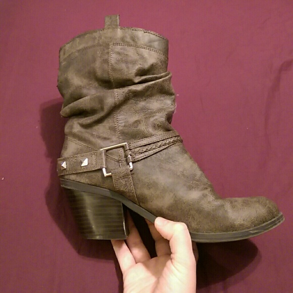 Boots - Picture 3 of 4