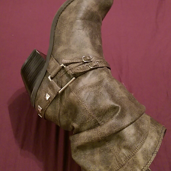 Boots - Picture 4 of 4