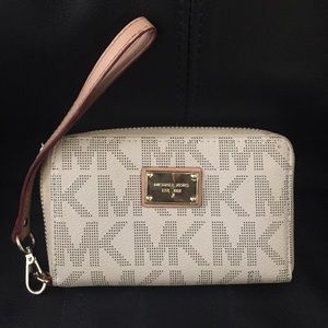 Authentic Michael Kors Vanilla iPhone wristlet