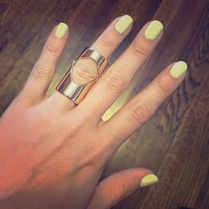 ▪️NWOT Hinged Ring