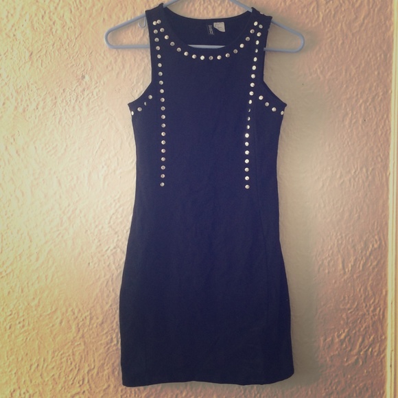 Black bodycon dress