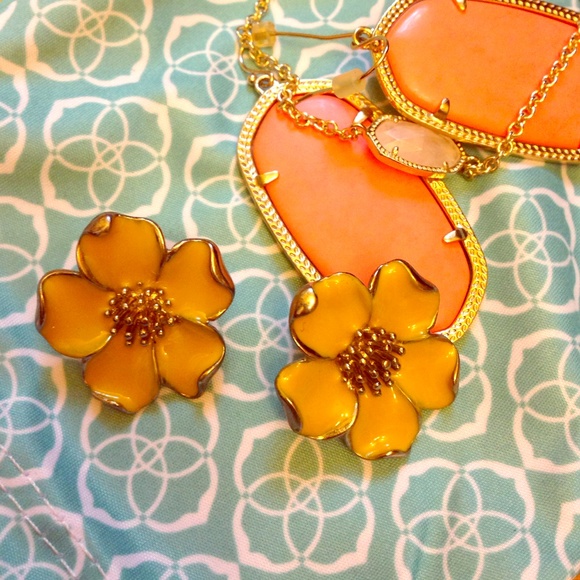 Pretty yellow flower earrings