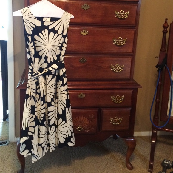 Dress - Picture 4 of 4