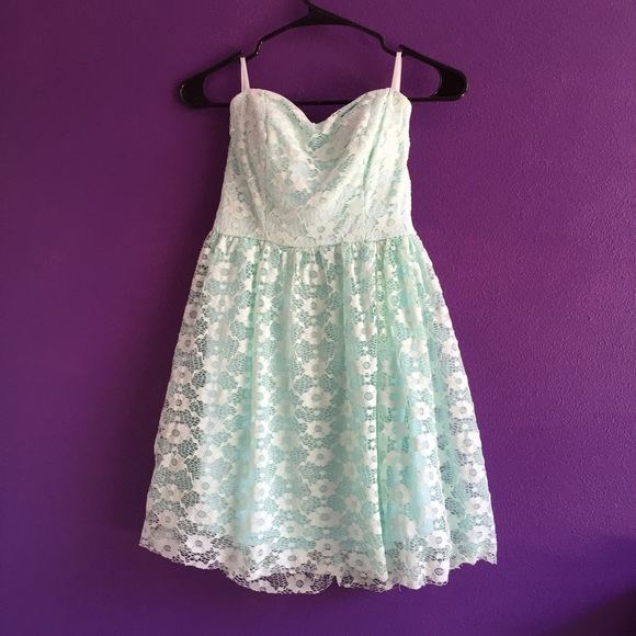 Strapless lacy flower dress