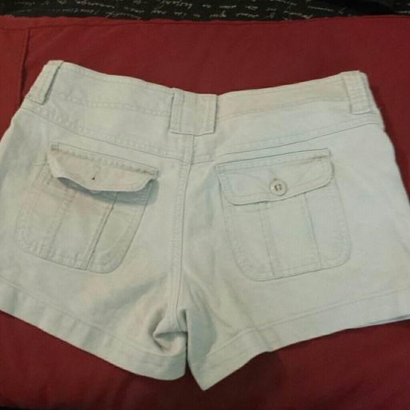 Kaki shorts - Picture 2 of 2