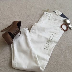 American Eagle White Jeans