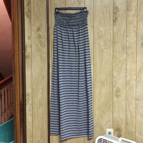 Xhilaration Dresses & Skirts - Xhileration tube top maxi dress