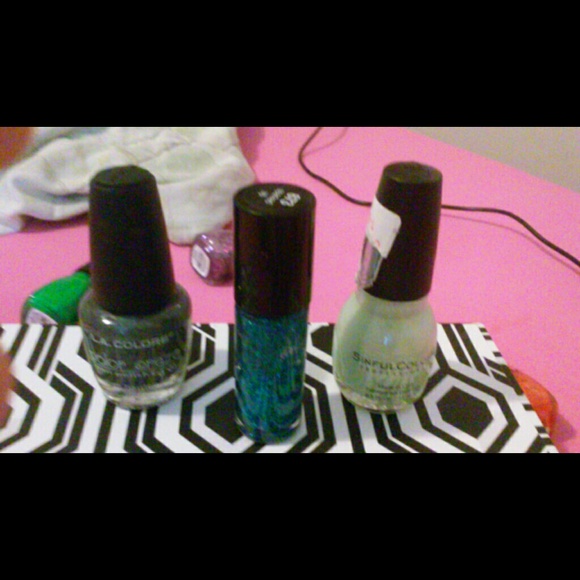 Colorful nail polish