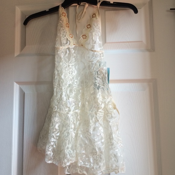 Cream lace babydoll nighty with thong. NWT