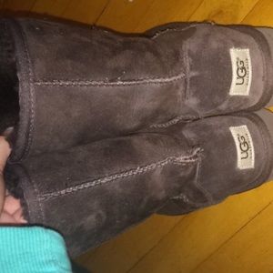 BARELY WORN Classic Short Chocolate Uggs