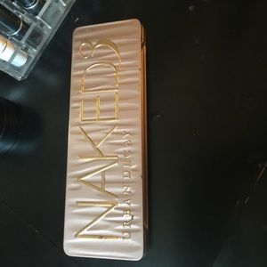 URBAN DECAY
Naked3
