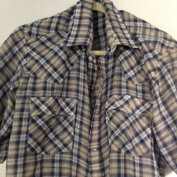 Men's Levi's plaid shirt. Size large regular fit.