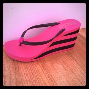 💕▪️Cute Pink/Black Wedge Sandals NEVER WORN