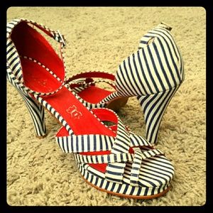 N.Y.L.A. Navy White Stripe Pumps 7.5